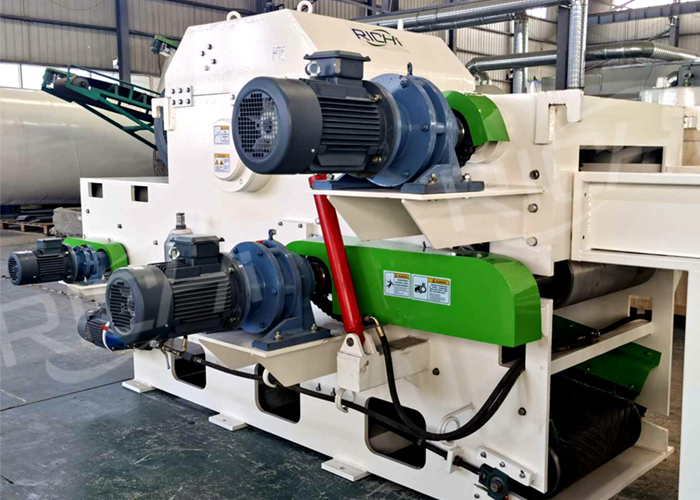 wood chipping machine feeding motors