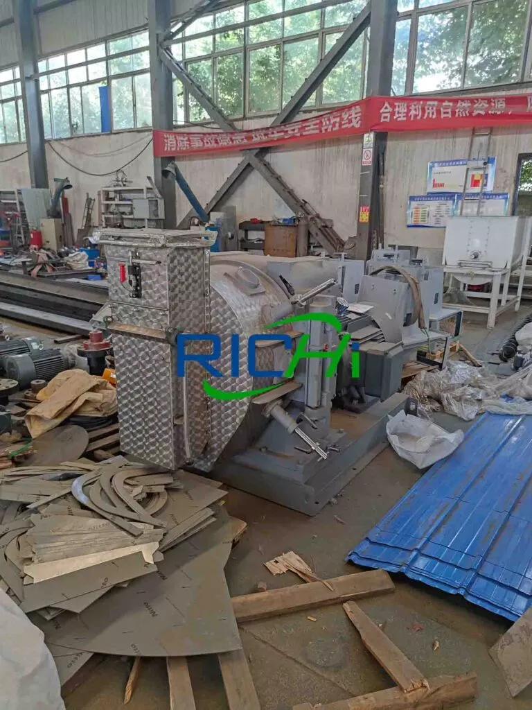 making wood pellet mill